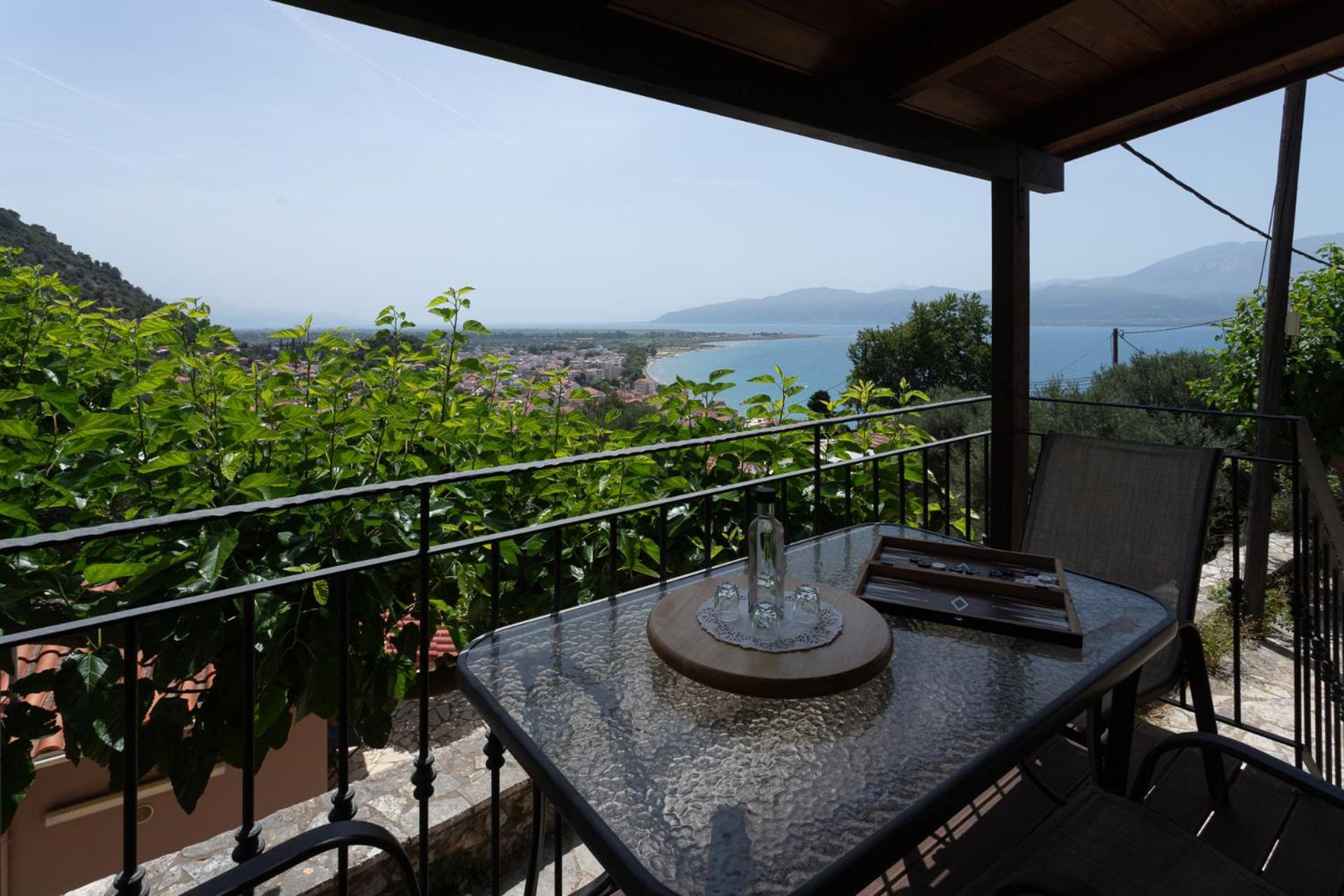To Spiti Sto Castro Apartment Nafpaktos Bagian luar foto